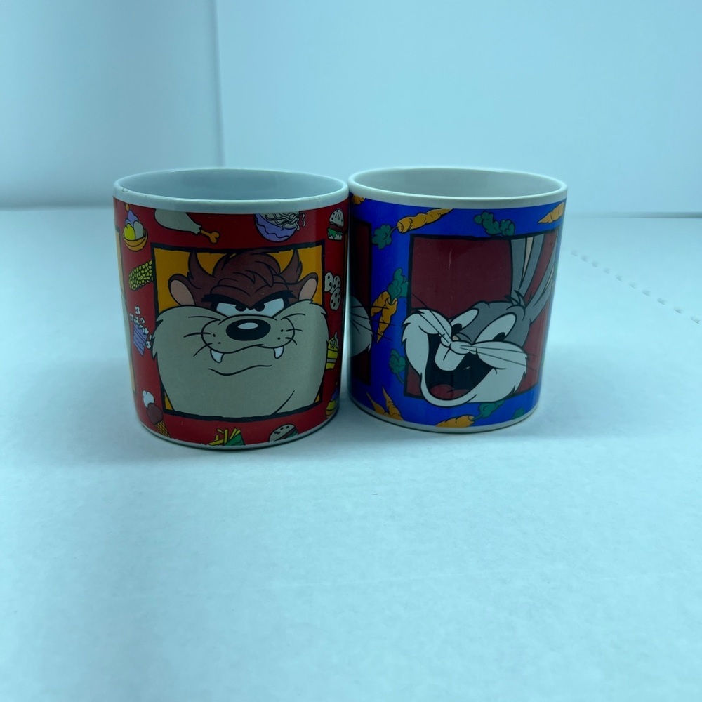 Vintage lot of 2 taz and buggz mugs​